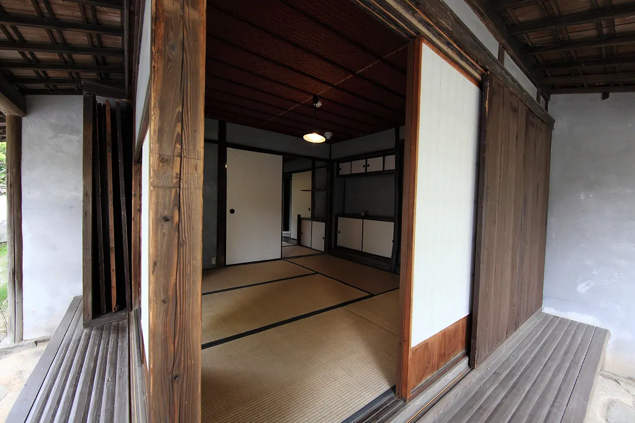 Деревянные раздвижные перегородки